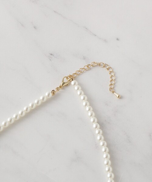couture brooch（クチュールブローチ）の「◆ベロアリボンパール調ネックレス（ネックレス・レディース・ホワイト・00）」の3枚目の写真