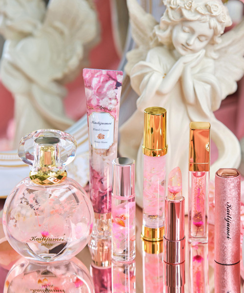 Kailijumei（カイリジュメイ）の「〈Kailijumei/カイリジュメイ〉My Wish Collection/フラワーリップ クリアタイプ＆ハンドクリーム キット（コスメキット/ギフトセット・レディース・ピンク・ONE SIZE）」の5枚目の写真