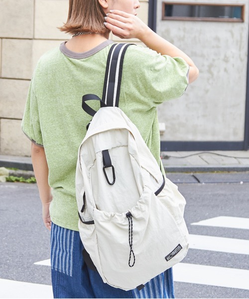 CUBE SUGAR(キューブシュガー)の「ナイロンバックパック(バックパック/リュック・レディース・アイボリー/ブラック/カーキ・M)」の1枚目の写真