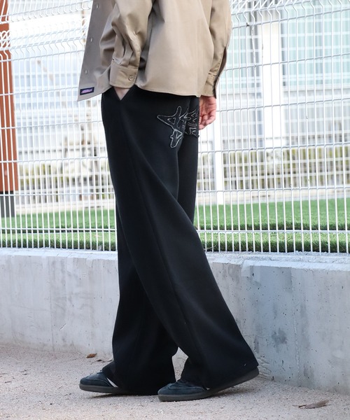 SEQUENZ(シークエンズ)の「【SEQUENZ/シークエンズ】LOGO APPLIQUE SWEAT PANTS / 裏起毛 アートワークデザイン ヴィンテージライク スウェットパンツ(スウェットパンツ・メンズ・ダークブラウン/ピンク系その他/ブラック・L/M)」の6枚目の写真
