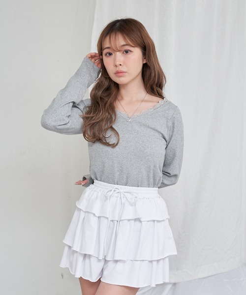 RAY CASSIN（レイカズン）の「レース付きVネックロングTシャツ（Tシャツ/カットソー・レディース・グレー/ブルー/アイボリー/ブラック系その他2・FREE）」の3枚目の写真