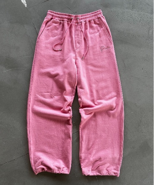 Perushu（ペルーシュ）の「heavy weight wide straight sweat pants  ヘビーウェイトワイドストレートスウェットパンツ（スウェットパンツ・メンズ・ピンク/ネイビー/ライトベージュ/チャコールグレー・MEDIUM/LARGE）」の4枚目の写真