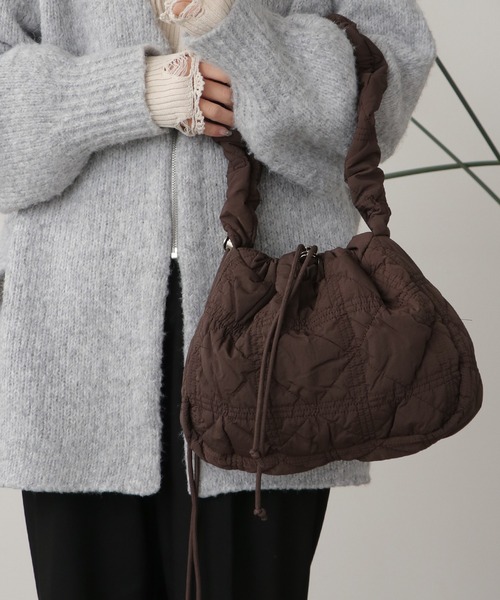 ROOPTOKYO(ループトウキョウ)の「Quilted style gathered handle bag / キルティング風 ギャザーハンドル バッグ 秋物 秋服 2026年秋冬(ハンドバッグ・レディース・ブラウン/グレー/ブラック・FREE)」の1枚目の写真