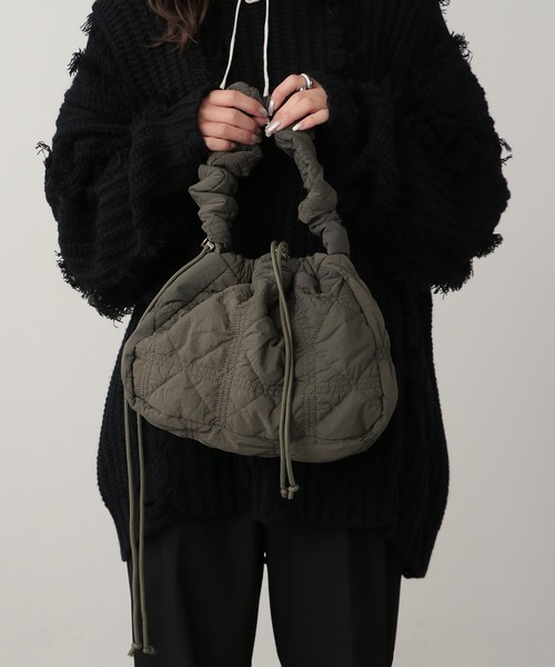 ROOPTOKYO(ループトウキョウ)の「Quilted style gathered handle bag / キルティング風 ギャザーハンドル バッグ 秋物 秋服 2026年秋冬(ハンドバッグ・レディース・ブラウン/グレー/ブラック・FREE)」の3枚目の写真