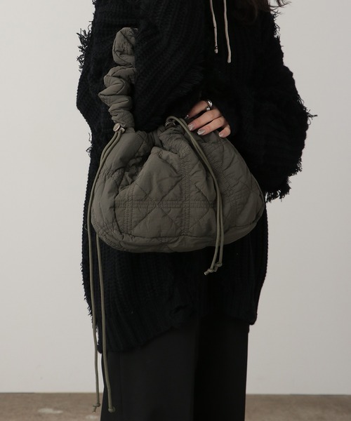 ROOPTOKYO(ループトウキョウ)の「Quilted style gathered handle bag / キルティング風 ギャザーハンドル バッグ 秋物 秋服 2026年秋冬(ハンドバッグ・レディース・ブラウン/グレー/ブラック・FREE)」の18枚目の写真