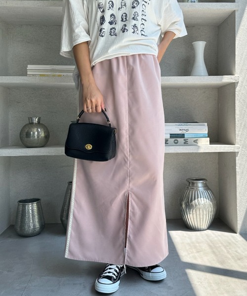 TREOVER(トレオーバー)の「サイドライン フロントスリットスカート(スカート・レディース・ピンク/ライトブルー/ブラック/オフホワイト・FREE)」の4枚目の写真