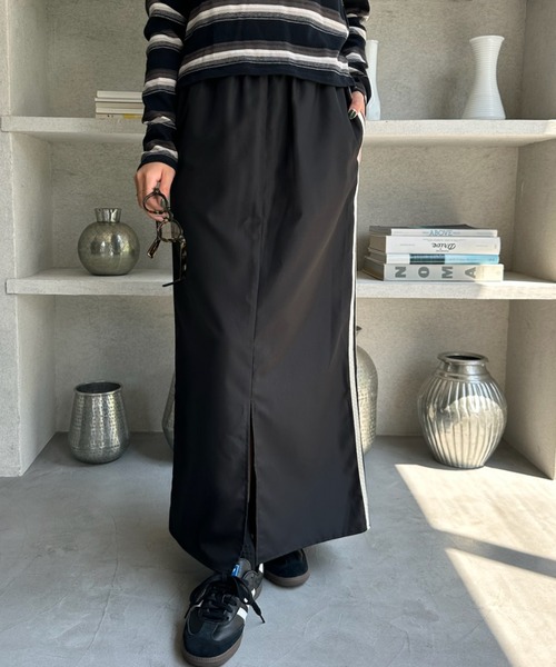 TREOVER(トレオーバー)の「サイドライン フロントスリットスカート(スカート・レディース・ピンク/ライトブルー/ブラック/オフホワイト・FREE)」の21枚目の写真