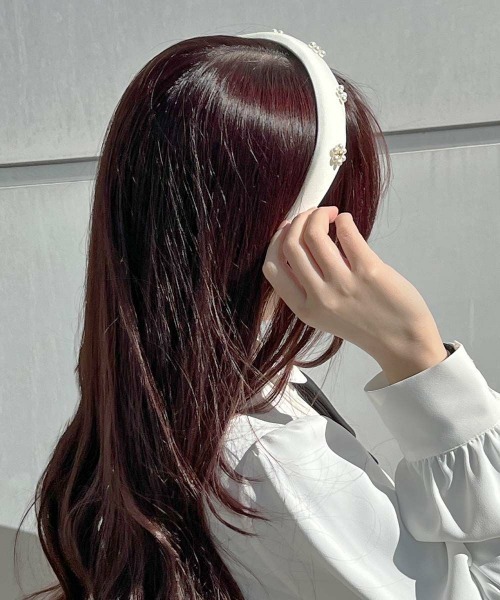 F i.n.t（フィント）の「パールマーガレットカチューシャ/fint　フィント（カチューシャ・レディース・オフホワイト/ブルーグレー/ピンク・FREE）」の2枚目の写真