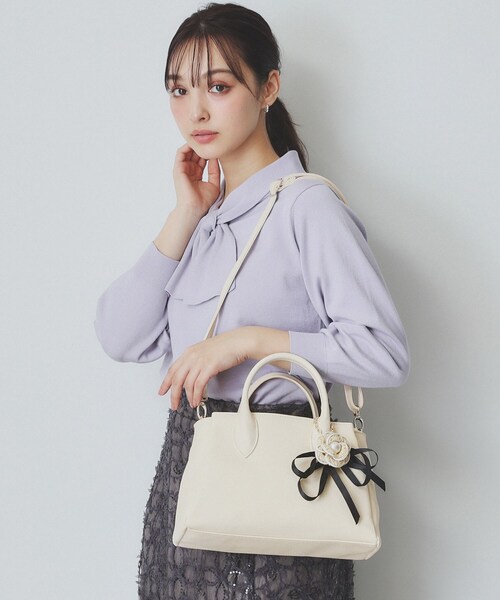 index（インデックス）の「【2WAY】フラワーチャーム付きショルダー取外し可バッグ（ショルダーバッグ・レディース・ブルー/ブラック/オフホワイト・00）」の12枚目の写真