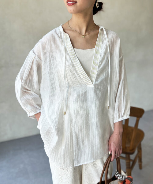 Chez toi（シェトワ）の「袖ボリュームシアースキッパーブラウス（シャツ/ブラウス・レディース・チャコールグレー/オフホワイト/ライム・FREE）」の2枚目の写真