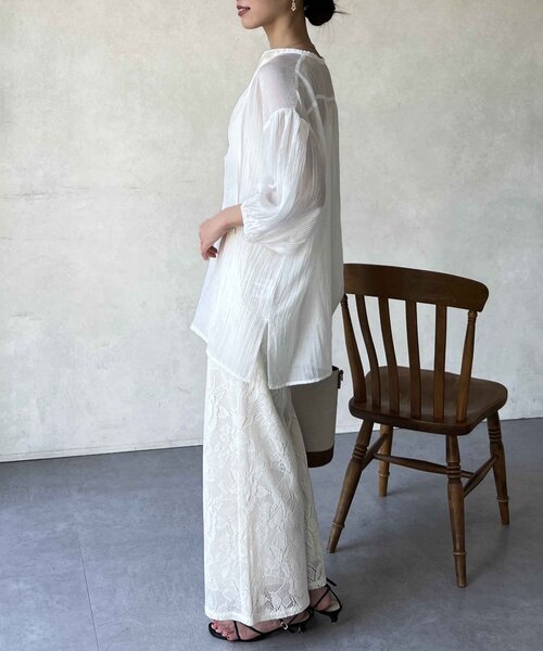 Chez toi（シェトワ）の「袖ボリュームシアースキッパーブラウス（シャツ/ブラウス・レディース・チャコールグレー/オフホワイト/ライム・FREE）」の15枚目の写真