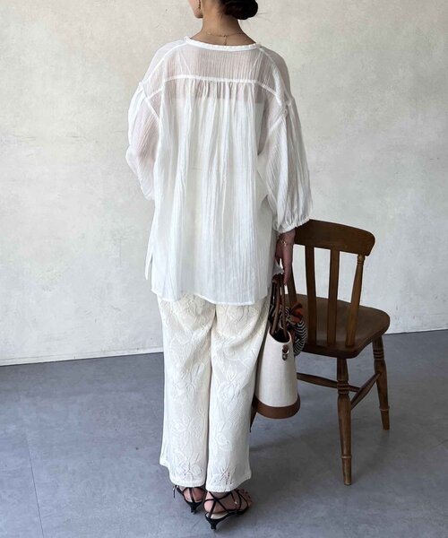 Chez toi（シェトワ）の「袖ボリュームシアースキッパーブラウス（シャツ/ブラウス・レディース・チャコールグレー/オフホワイト/ライム・FREE）」の14枚目の写真