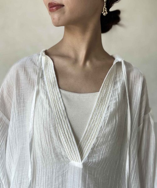 Chez toi（シェトワ）の「袖ボリュームシアースキッパーブラウス（シャツ/ブラウス・レディース・チャコールグレー/オフホワイト/ライム・FREE）」の11枚目の写真