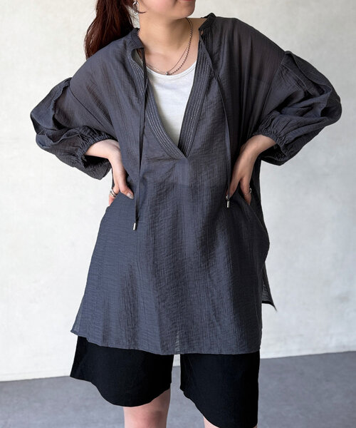 Chez toi（シェトワ）の「袖ボリュームシアースキッパーブラウス（シャツ/ブラウス・レディース・チャコールグレー/オフホワイト/ライム・FREE）」の10枚目の写真