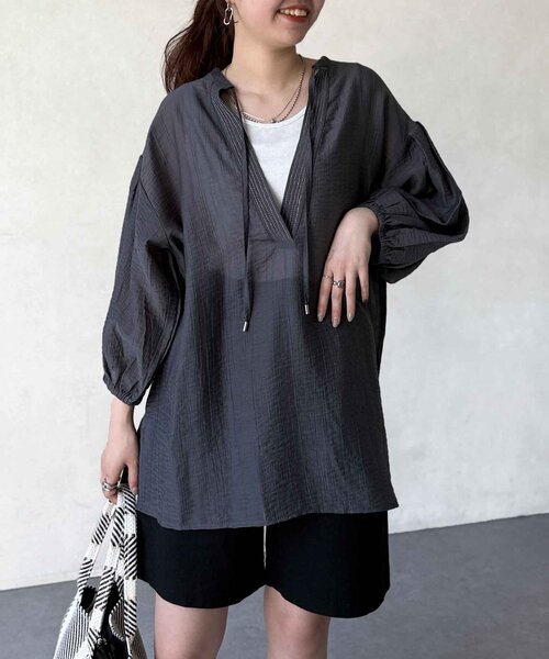 Chez toi（シェトワ）の「袖ボリュームシアースキッパーブラウス（シャツ/ブラウス・レディース・チャコールグレー/オフホワイト/ライム・FREE）」の7枚目の写真