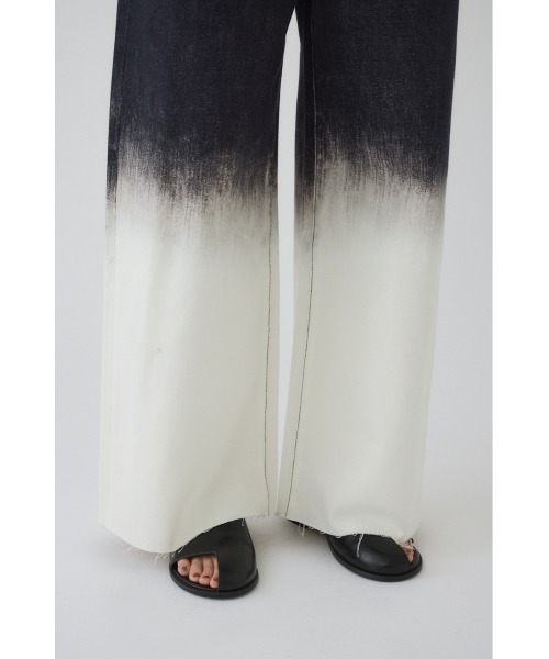 RIM.ARK(リムアーク)の「Gradation denim PT グラデーションデニムパンツ(デニムパンツ・レディース・ブラック/ブルー・36/38)」の15枚目の写真