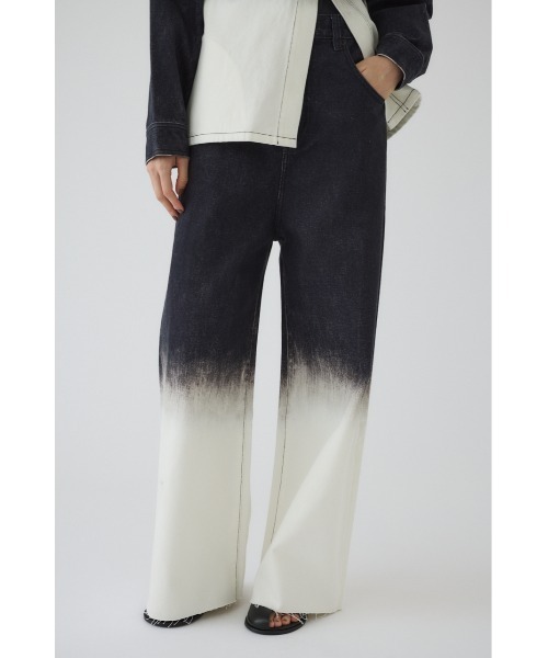 RIM.ARK(リムアーク)の「Gradation denim PT グラデーションデニムパンツ(デニムパンツ・レディース・ブラック/ブルー・36/38)」の3枚目の写真