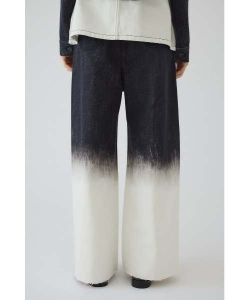 RIM.ARK(リムアーク)の「Gradation denim PT グラデーションデニムパンツ(デニムパンツ・レディース・ブラック/ブルー・36/38)」の11枚目の写真