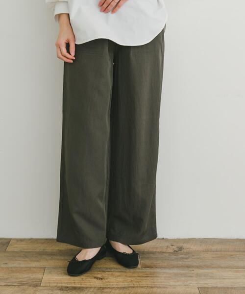 ITEMS URBANRESEARCH（アイテムズ アーバンリサーチ）の「イージーストレートパンツ（その他パンツ・レディース・チャコールグレー/ブラウン系その他/ホワイト系その他・FREE）」の12枚目の写真