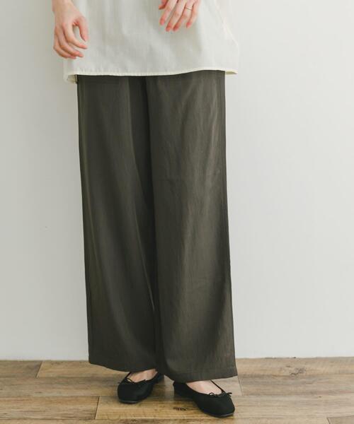 ITEMS URBANRESEARCH（アイテムズ アーバンリサーチ）の「イージーストレートパンツ（その他パンツ・レディース・チャコールグレー/ブラウン系その他/ホワイト系その他・FREE）」の17枚目の写真