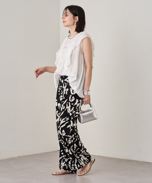 美品◆定価1,6万円◆LOUNGEDRESS◆ラウンジドレス◆フリルカラーシャツ LOUNGEDRESS（ラウンジドレス）の「フリルカラーシャツ（シャツ