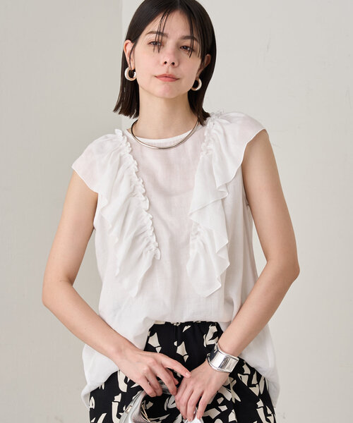 LOUNGEDRESS(ラウンジドレス)の「フリルノースリブラウス(シャツ/ブラウス・レディース・オフホワイト/ブラック/サックスブルー・FREE)」の11枚目の写真