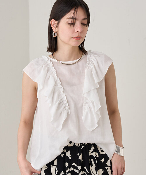 LOUNGEDRESS(ラウンジドレス)の「フリルノースリブラウス(シャツ/ブラウス・レディース・オフホワイト/ブラック/サックスブルー・FREE)」の12枚目の写真