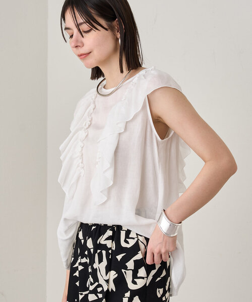 LOUNGEDRESS(ラウンジドレス)の「フリルノースリブラウス(シャツ/ブラウス・レディース・オフホワイト/ブラック/サックスブルー・FREE)」の13枚目の写真