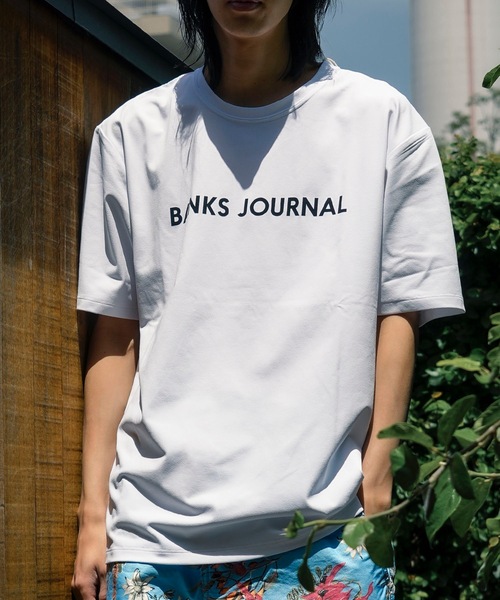 BANKS(バンクス)の「DESIGN TEE /BANKS JOURNAL(バンクスジャーナル)ブランドロゴプリント半袖デザインT-シャツ(Tシャツ/カットソー・メンズ・ブラック/スモークピンク/オフホワイト・LARGE/MEDIUM/X-LARGE)」の6枚目の写真