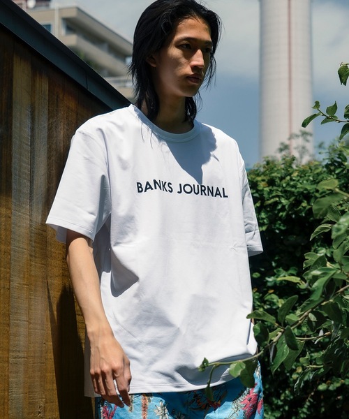 BANKS(バンクス)の「DESIGN TEE /BANKS JOURNAL(バンクスジャーナル)ブランドロゴプリント半袖デザインT-シャツ(Tシャツ/カットソー・メンズ・ブラック/スモークピンク/オフホワイト・LARGE/MEDIUM/X-LARGE)」の4枚目の写真