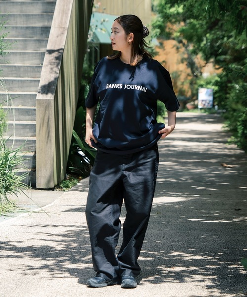 BANKS(バンクス)の「DESIGN TEE /BANKS JOURNAL(バンクスジャーナル)ブランドロゴプリント半袖デザインT-シャツ(Tシャツ/カットソー・メンズ・ブラック/スモークピンク/オフホワイト・LARGE/MEDIUM/X-LARGE)」の8枚目の写真