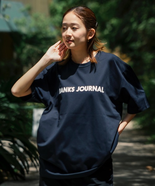 BANKS(バンクス)の「DESIGN TEE /BANKS JOURNAL(バンクスジャーナル)ブランドロゴプリント半袖デザインT-シャツ(Tシャツ/カットソー・メンズ・ブラック/スモークピンク/オフホワイト・LARGE/MEDIUM/X-LARGE)」の11枚目の写真