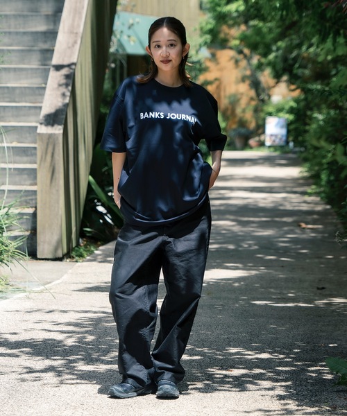 BANKS(バンクス)の「DESIGN TEE /BANKS JOURNAL(バンクスジャーナル)ブランドロゴプリント半袖デザインT-シャツ(Tシャツ/カットソー・メンズ・ブラック/スモークピンク/オフホワイト・LARGE/MEDIUM/X-LARGE)」の7枚目の写真
