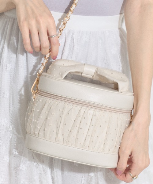 tocco closet(トッコ クローゼット)の「【ZOZO限定】チュール重ねバニティバッグ(ショルダーバッグ・レディース・アイボリー/ブラック・M)」の2枚目の写真