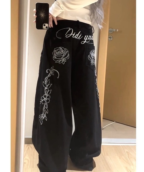 SHEENA（シーナ）の「バックフラワーロゴ刺繍カーブワイドパンツ（デニムパンツ・レディース・ブラック・S/M/L）」の14枚目の写真
