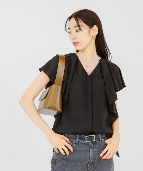 qualite(カリテ)の「袖タックフリルシャツ(シャツ/ブラウス・レディース・ブラック/オフホワイト/ブルー・フリー)」の6枚目の写真