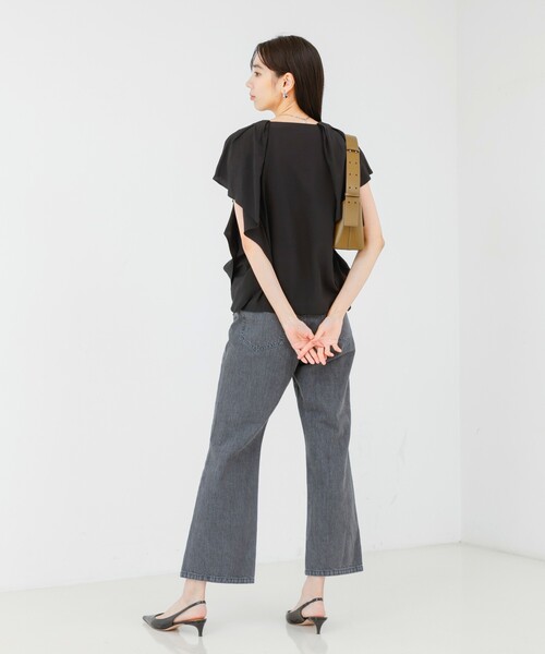 qualite(カリテ)の「袖タックフリルシャツ(シャツ/ブラウス・レディース・ブラック/オフホワイト/ブルー・フリー)」の4枚目の写真