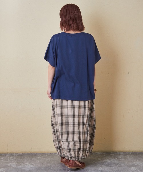 CUBE SUGAR（キューブシュガー）の「32/-OE天竺グラフィックプリントスクエアTシャツ（Tシャツ/カットソー・レディース・グリーン/ホワイト/マルチ/グレイッシュベージュ/ネイビー/イエロー・M）」の9枚目の写真