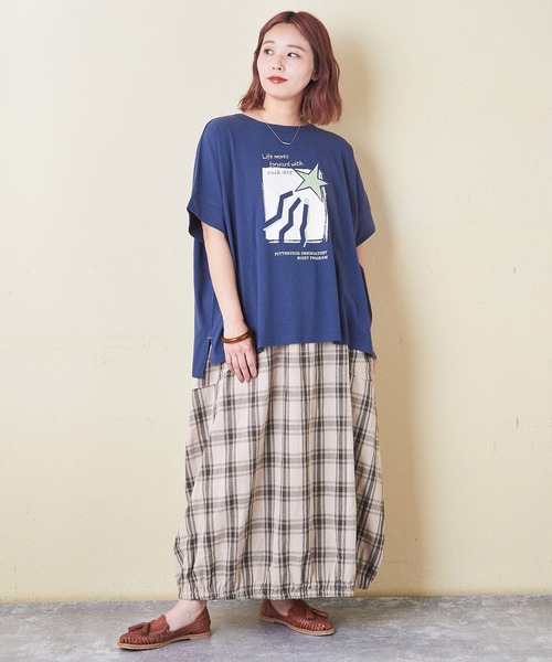 CUBE SUGAR（キューブシュガー）の「32/-OE天竺グラフィックプリントスクエアTシャツ（Tシャツ/カットソー・レディース・グリーン/ホワイト/マルチ/グレイッシュベージュ/ネイビー/イエロー・M）」の7枚目の写真