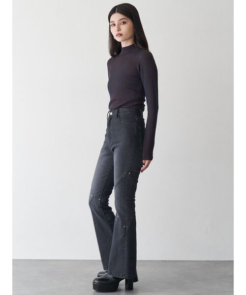 MURUA(ムルーア)の「スウィッチングスタッズデニム(デニムパンツ・レディース・ブラウン/ブラック・2/1)」の4枚目の写真