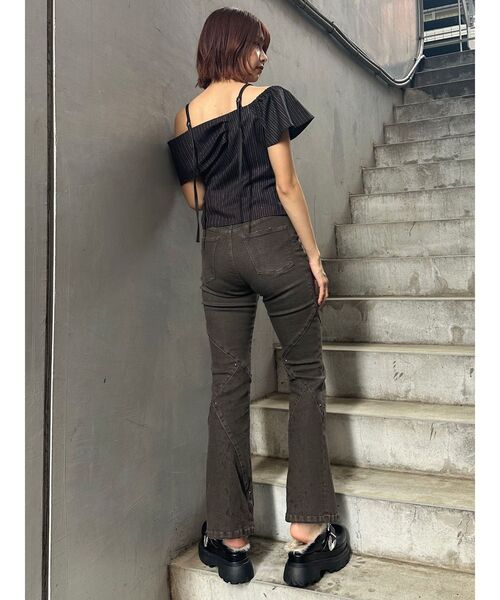 MURUA(ムルーア)の「スウィッチングスタッズデニム(デニムパンツ・レディース・ブラウン/ブラック・2/1)」の7枚目の写真