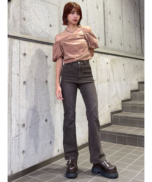 MURUA(ムルーア)の「スウィッチングスタッズデニム(デニムパンツ・レディース・ブラウン/ブラック・2/1)」の12枚目の写真