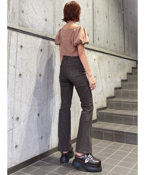 MURUA(ムルーア)の「スウィッチングスタッズデニム(デニムパンツ・レディース・ブラウン/ブラック・2/1)」の13枚目の写真