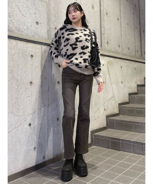 MURUA(ムルーア)の「スウィッチングスタッズデニム(デニムパンツ・レディース・ブラウン/ブラック・2/1)」の18枚目の写真