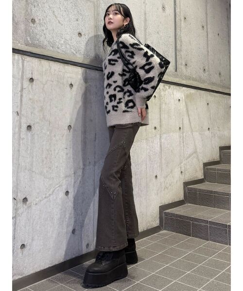 MURUA(ムルーア)の「スウィッチングスタッズデニム(デニムパンツ・レディース・ブラウン/ブラック・2/1)」の19枚目の写真