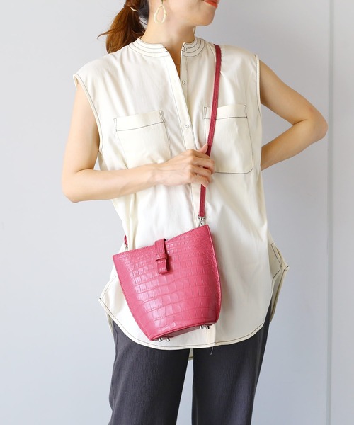 sankyo shokai（サンキョウショウカイ）の「クロコダイルレザー ミニショルダーバッグ ポシェット（ショルダーバッグ・レディース・ブルー/ライトピンク/ブラック/ライトグレー/イエロー・FREE）」の11枚目の写真