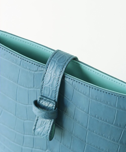 sankyo shokai（サンキョウショウカイ）の「クロコダイルレザー ミニショルダーバッグ ポシェット（ショルダーバッグ・レディース・ブルー/ライトピンク/ブラック/ライトグレー/イエロー・FREE）」の16枚目の写真