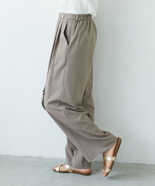 le.coeur blanc（ルクールブラン）の「ウエストデザイン2タックパンツ（その他パンツ・レディース・ブラック/モカ/ライトベージュ・38/36）」の20枚目の写真