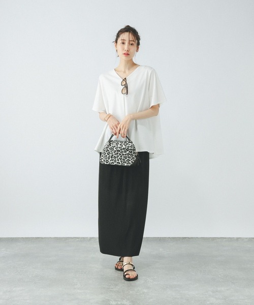 GLOBAL WORK（グローバルワーク）の「リッチクリーンVネックプルオーバー/289387（Tシャツ/カットソー・レディース・ネイビー/ブラック/オフホワイト/テラコッタ・LARGE/MEDIUM）」の11枚目の写真