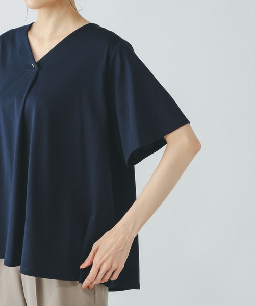 GLOBAL WORK（グローバルワーク）の「リッチクリーンVネックプルオーバー/289387（Tシャツ/カットソー・レディース・ネイビー/ブラック/オフホワイト/テラコッタ・LARGE/MEDIUM）」の17枚目の写真